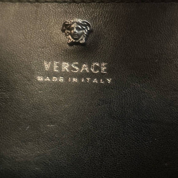 💯 AUTHENTIC VERSACE PALAZZO cross body bag 😍 !! AUTHENTICITY GUARANTEED - Picture 2 of 12